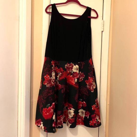 SL Fashions Dresses & Skirts - 14W Floral Sundress with Pockets!